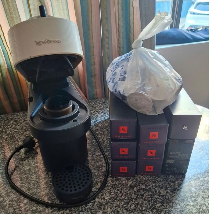 Nespresso Vertuo + 130 cápsulas | Como nova