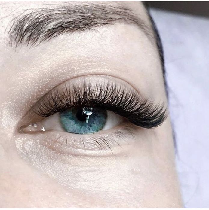 Центр,7 хв від метро. 500 грн.Нарощування вій будь-який обєм.