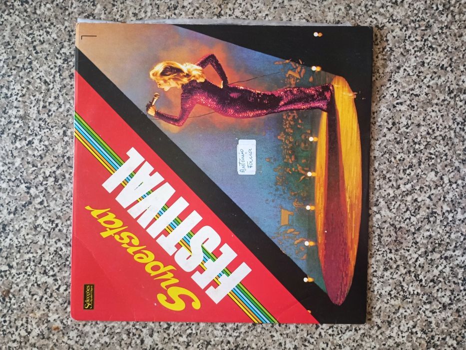 Variedade de discos vinil LP 3€ unidade
Exemplar estado de conservação