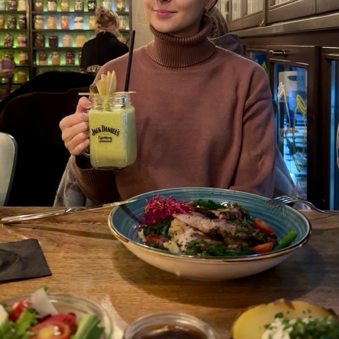 Продаю светр коричневий (One Size)