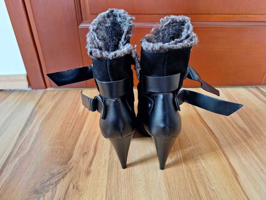 buty botki MNG skóra czarne skórzane Mango ozdobne futerko