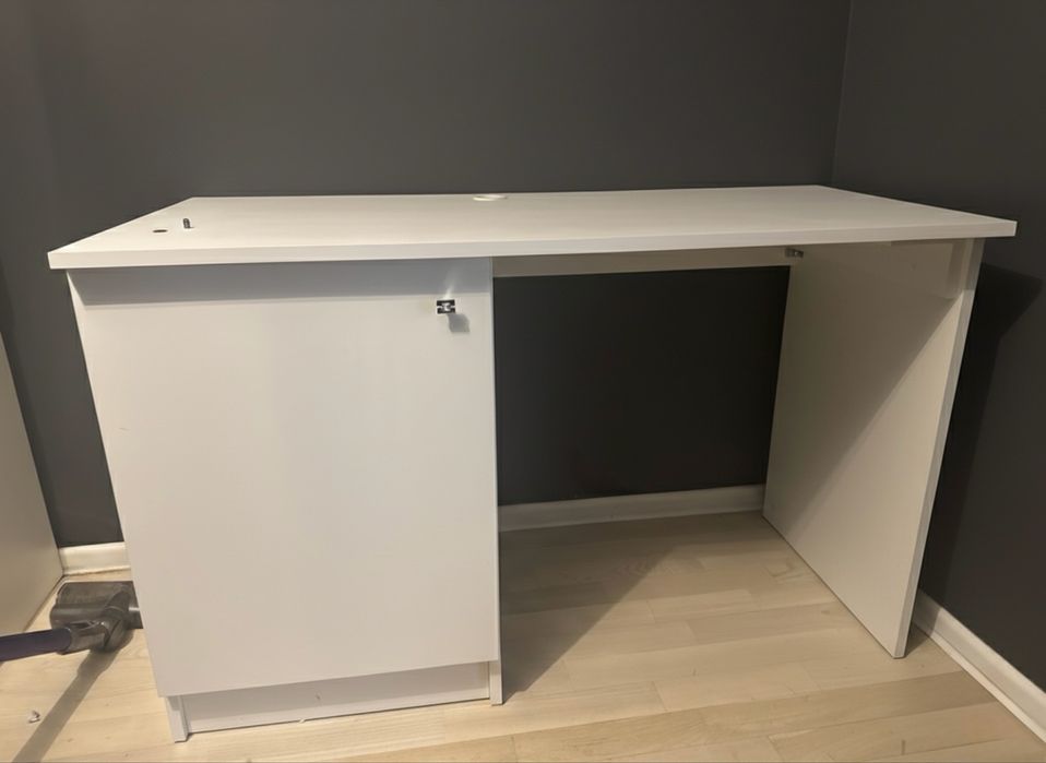 biurko w bardzo dobrym stanie