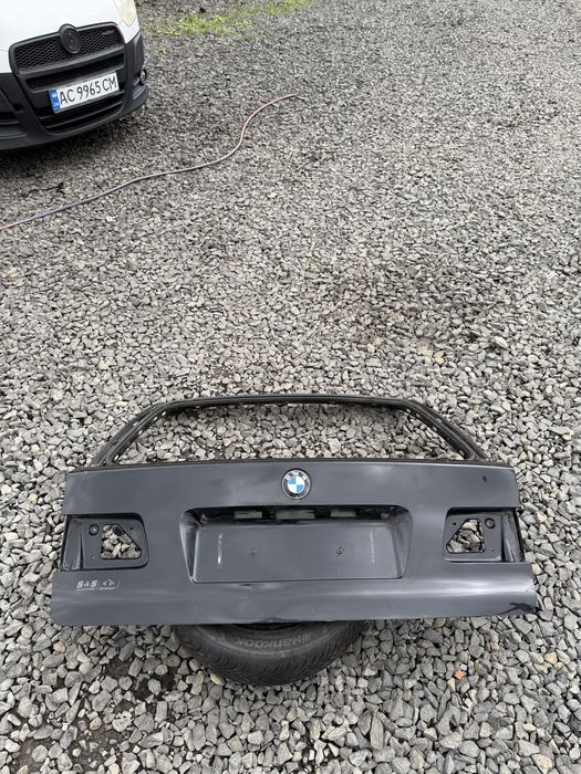 BMW E39 лляда кришка багажника універсал Чорна  Шрот Лляда Кришка багажника чорний колір