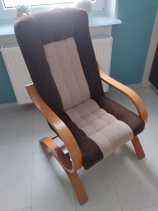 Fotel drewniany bujany