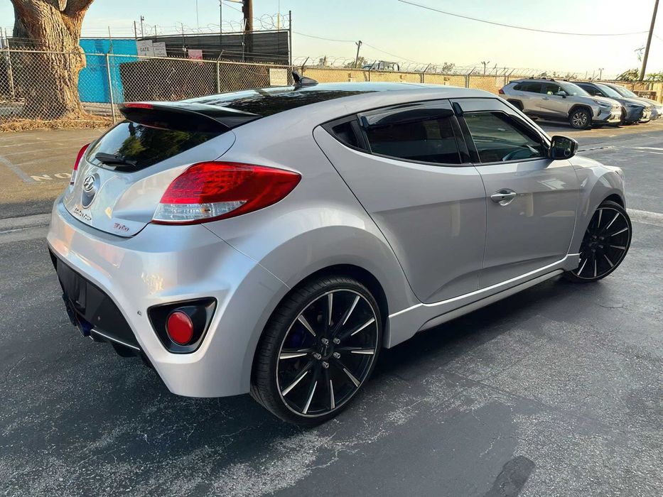 Hyundai Veloster Turbo R-Spec      2017