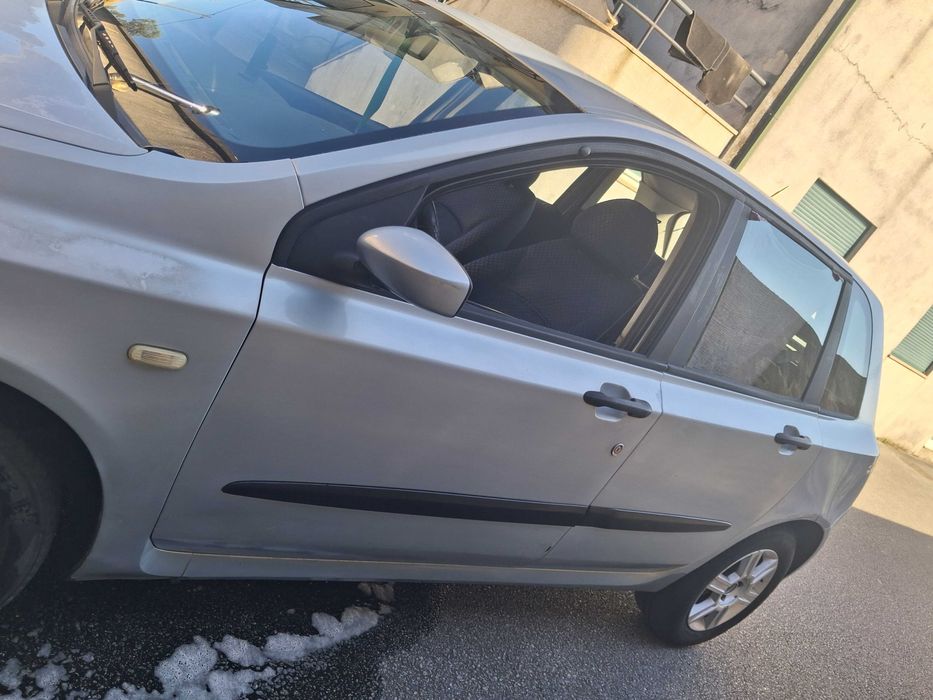 Carro fiat stilo 2002