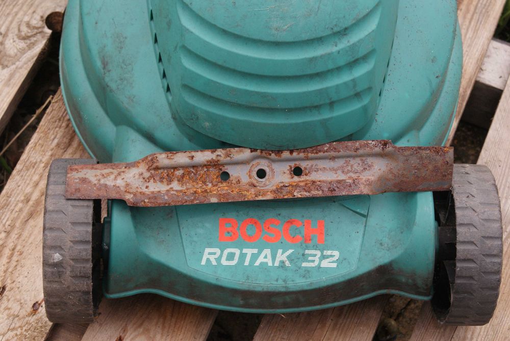 Bosch Rotak 32 / NÓŻ