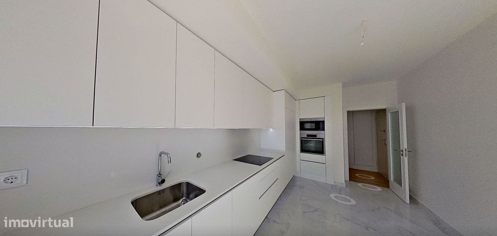 Brand-New T3 Apartment with Parking, Balconies, and Outstanding Areas