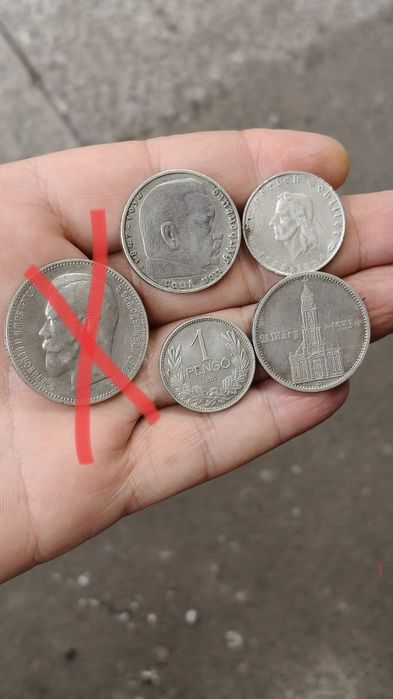 Срібні монети різні