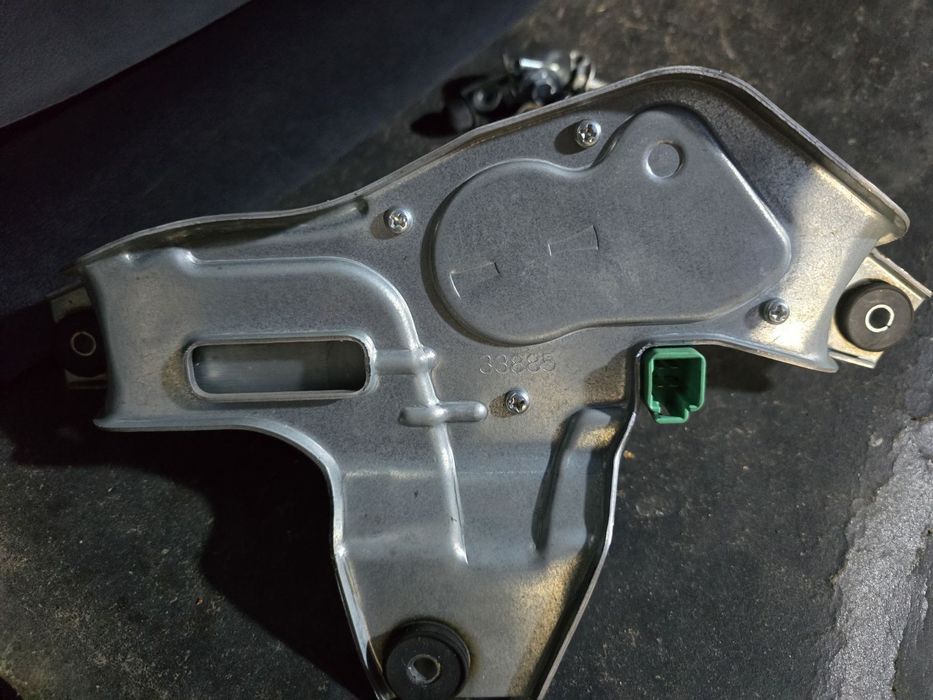 Моторчик склоочисника багажника Mitsubishi