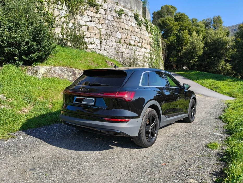 Audi E‑tron  (linha S-Line) – 11/2022 — Garantia Audi até 11/2030 ou 110.000 km
Preço: 33.650 €
Audi E‑tron 50 (linha S-Line) – 11/2022 — Garantia A