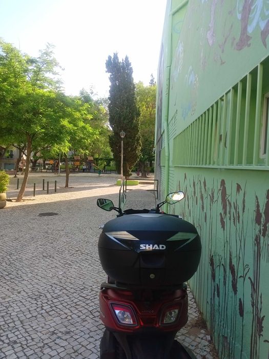 venda de boa e vistosa maxiscooter  kymco superdink 350
