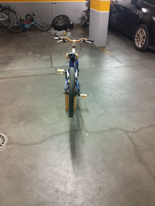 Bicicleta com rodinhas á parte