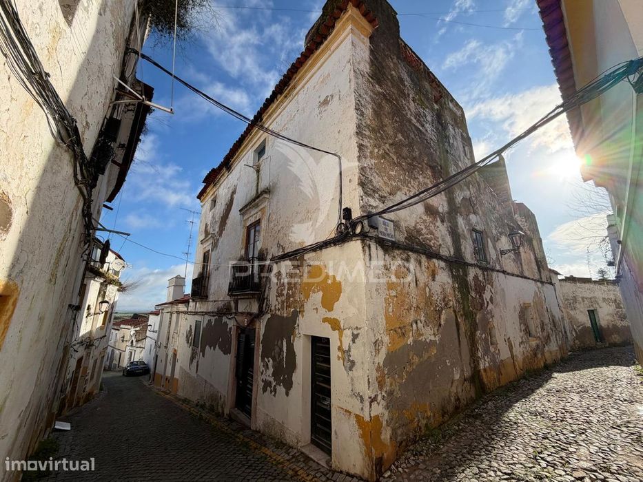 Moradia para Recuperação com Elevado Potencial de Rentabilidade no... — Caia, São Pedro E Alcáçova, Portalegre