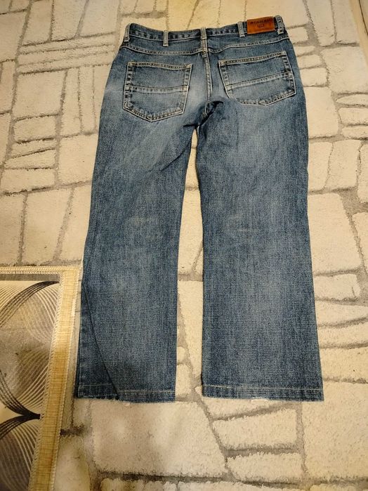 Sprzedam 3 pary spodni męskich i 2 męskie swetry