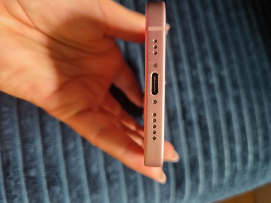 iPhone15 różowy jak nowy