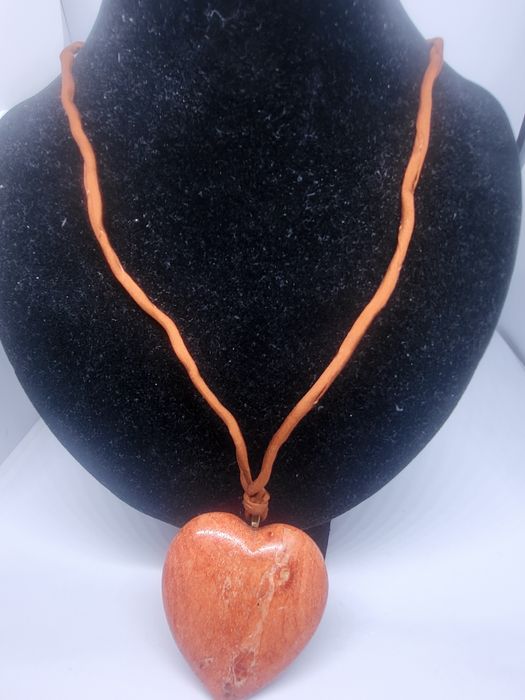 Кулон .подвеска коралловый