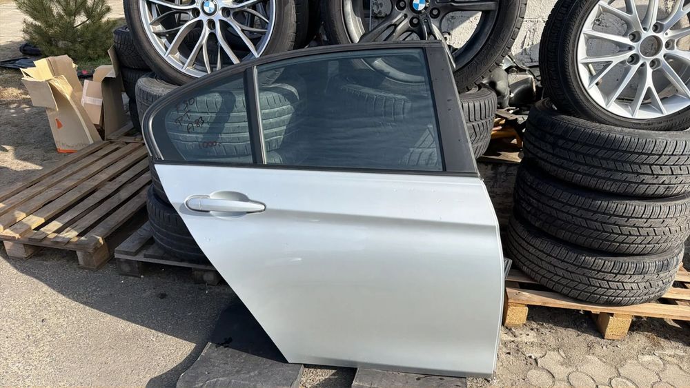 DRZWI BMW F30 A83 PRAWY TYŁ