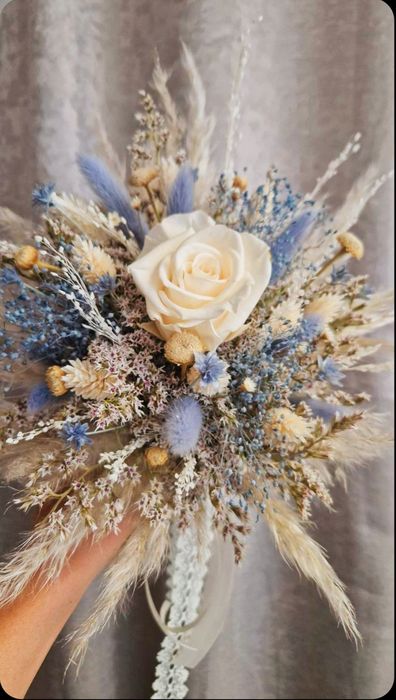 Bukiet ślubny z jasnymi różami 5 wersji