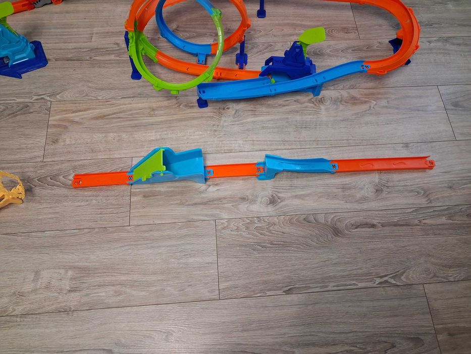 Tory Hot Wheels wraz z samochodzikami