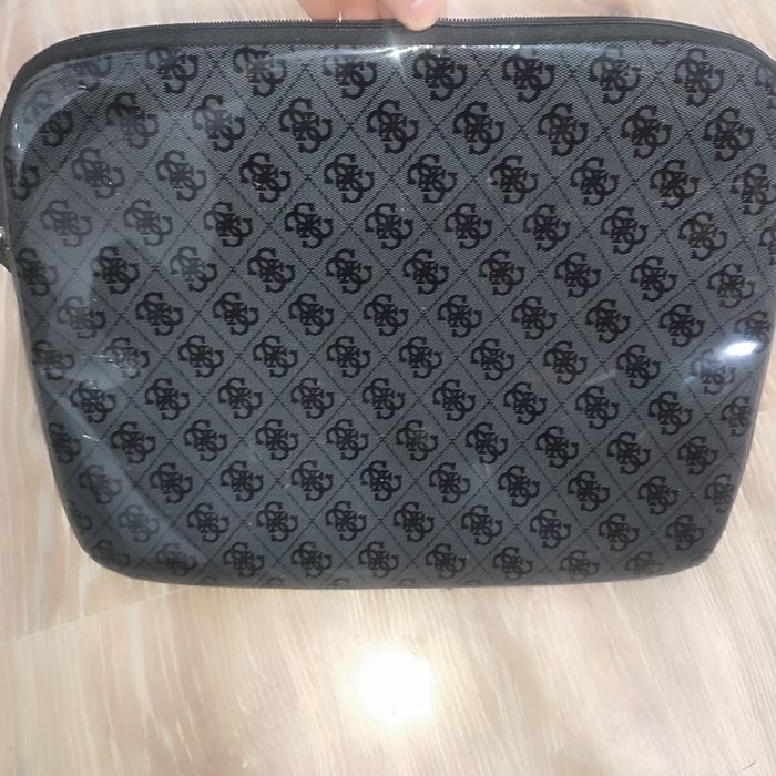 Torba Guess na laptopa