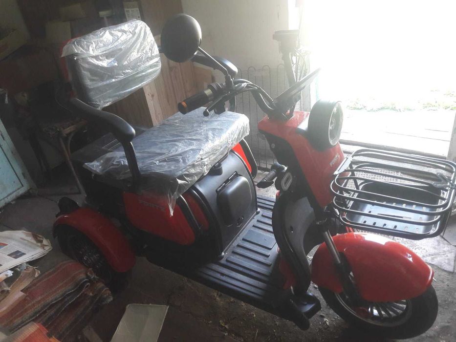 Електроскутер триколісний Forte Family 2025 (червоний)