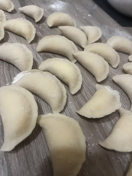 Домашня їжа (вареники, пельмені, налисники)