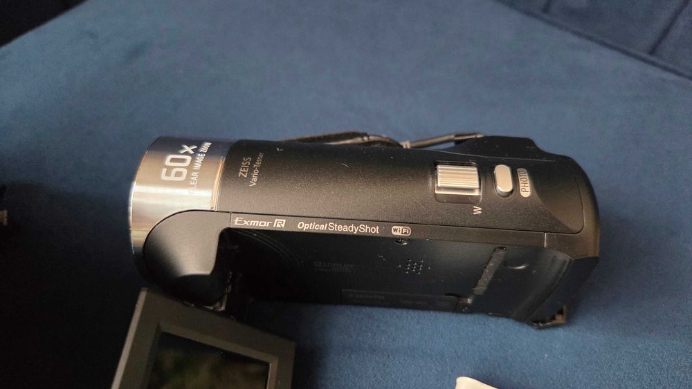 SONY PJ410: kamera Handycam® z wbudowanym projektorem