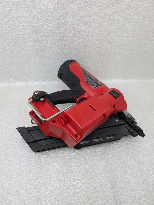Gwoździarka akumulatorowa Milwaukee M18 FUEL 2745-20 — 30–34–90 mm, oryginał