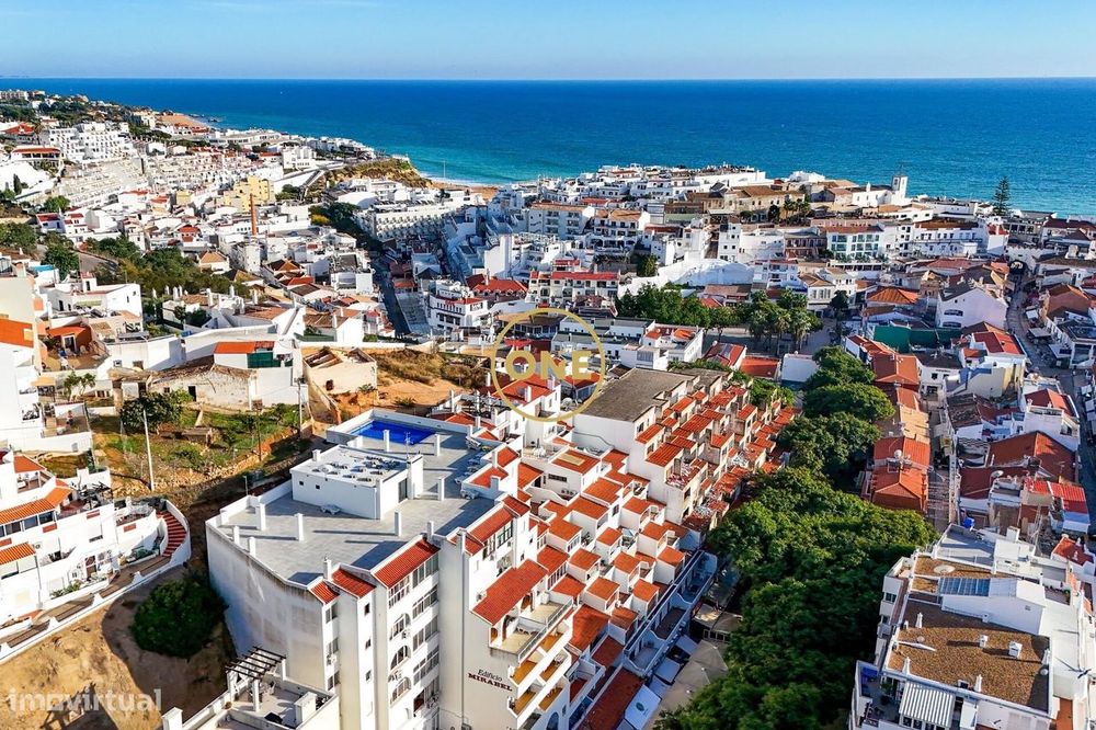 Ap. T0+1 Av. Liberdade nº 52, Albufeira, com piscina no rooftop e a 5