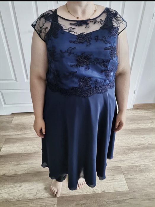 Elegancka Koronkowa sukienka Mona 52