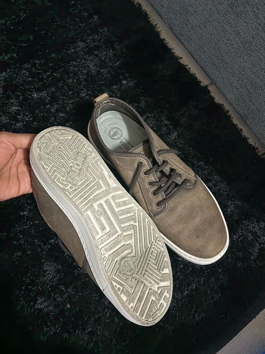 Venda de calcado, usado somente 2 vezes e esta novo em bom estado