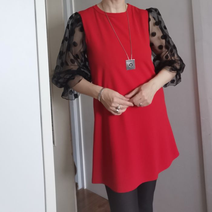 Mała czerwona sukienka z bufkami mini S M  elegancja intrygująca