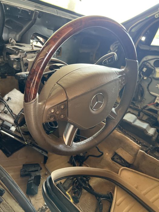 Двері багажник мерседес GL164 багато інших запчастин