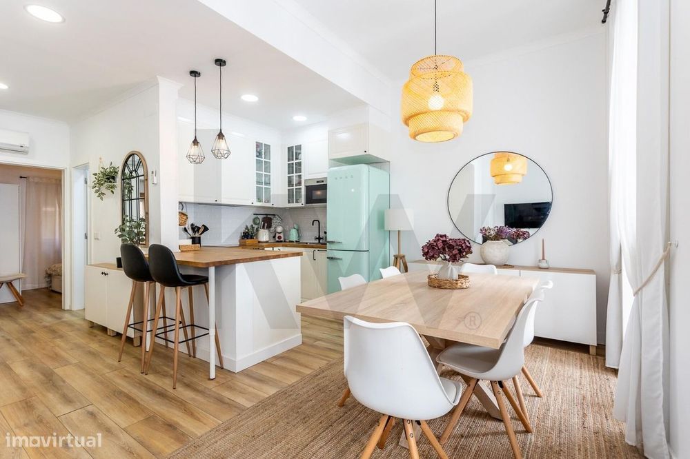Apartamento T2 remodelado e mobilado no Bairro Alto — conforto e local