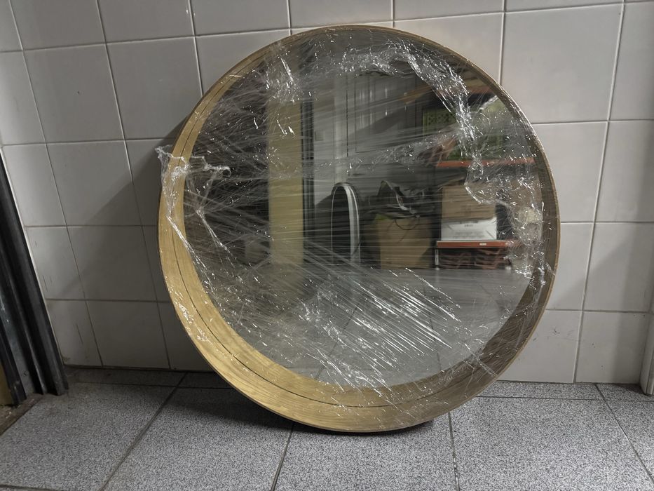 Vendo moveis de Tv / aparador 40€ e espelhos redondos 25€