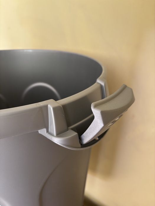 Pojemnik pydelko na karmę 12 kg/ 46 litrów