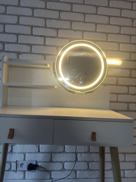 Toaletka swiatlo led biala
