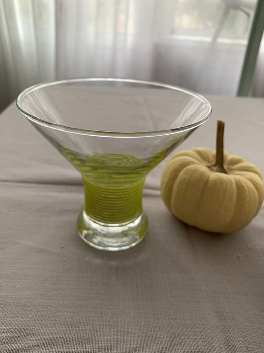 Келихи з прозорого скала виробництва Франціі