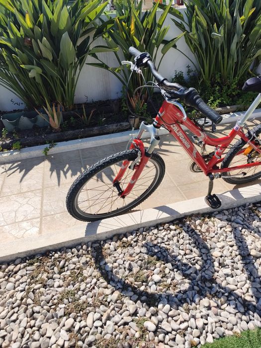 Bicicleta junior vermelha