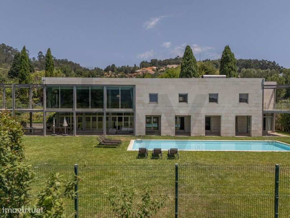 Moradia T5 com Piscina, Jardim, Vista Rio