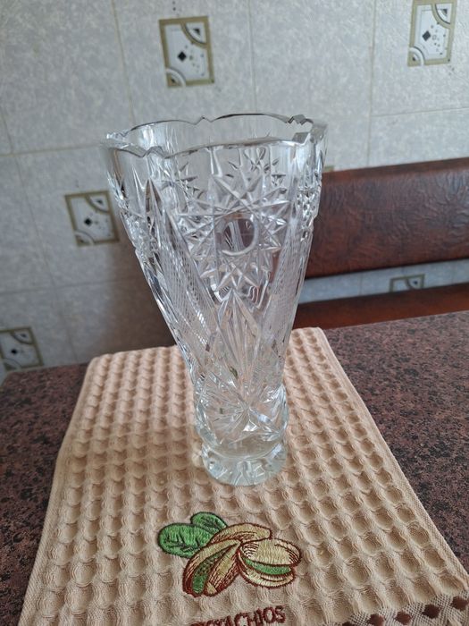 Ваза для квітів кришталева