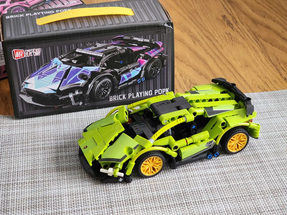 Конструктор LAMBORGHINI Technic на 688 деталей, спортивний автомобіль