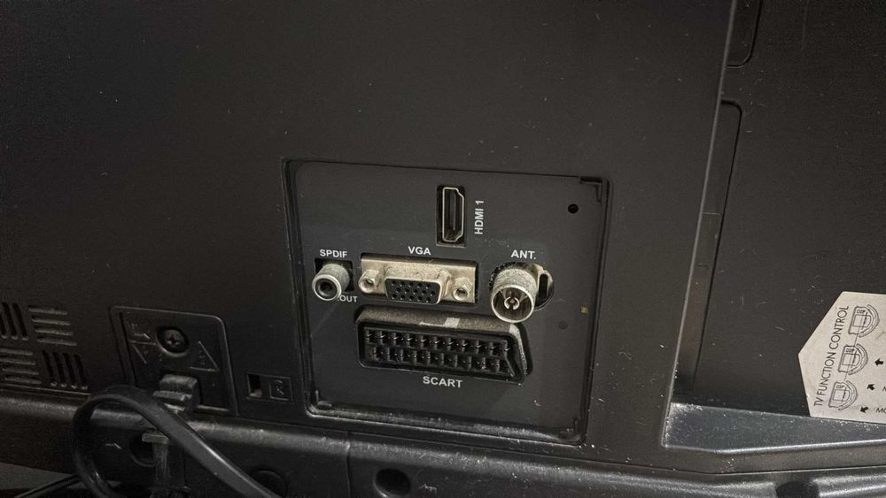 TV / Monitor Sunstech 18,5" Polegadas (HDMI, USB, SCART) + Comando