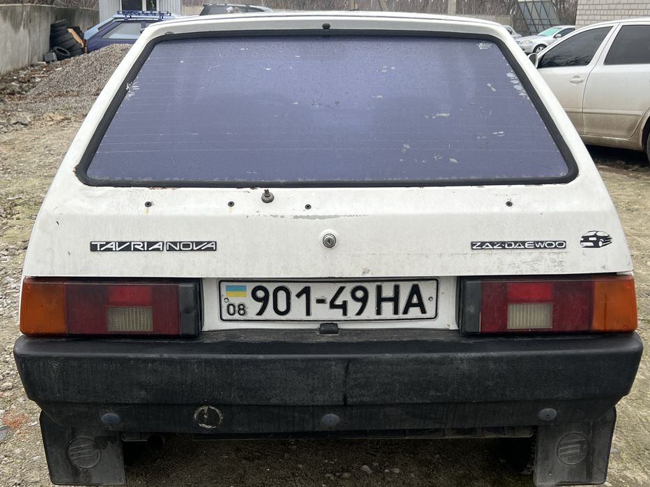 Атомобиль на полном ходу.