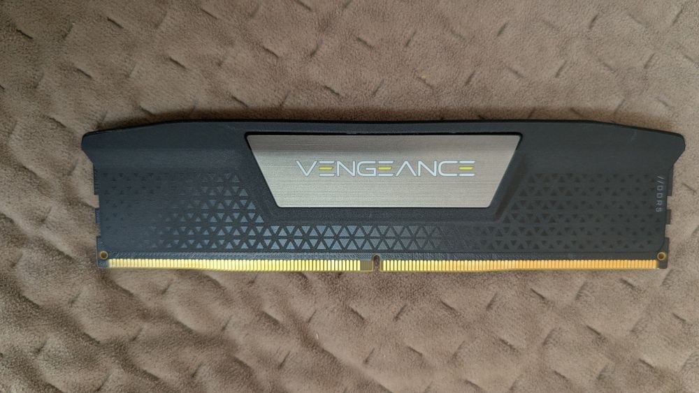 corsair 32gb - купить комплектующие для ПК - Цена на OLX.ua