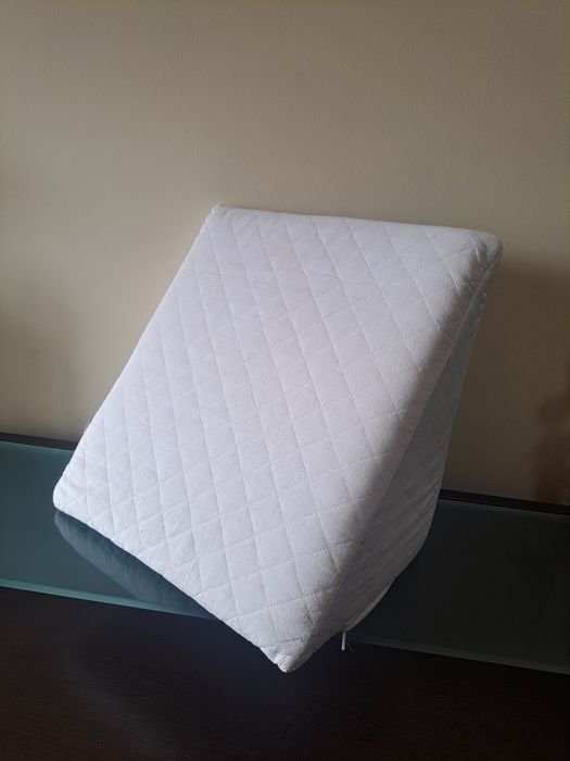 Almofada encosto triangular