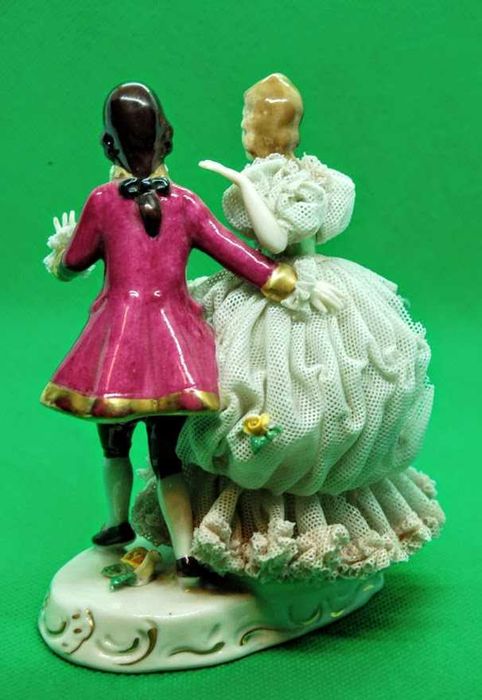 Estatueta casal romântico porcelana alemã Dresdner Art