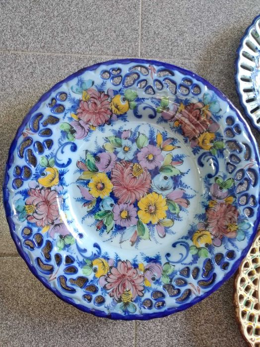 Pratos de decoração loiça de Alcobaça vende-se em separado