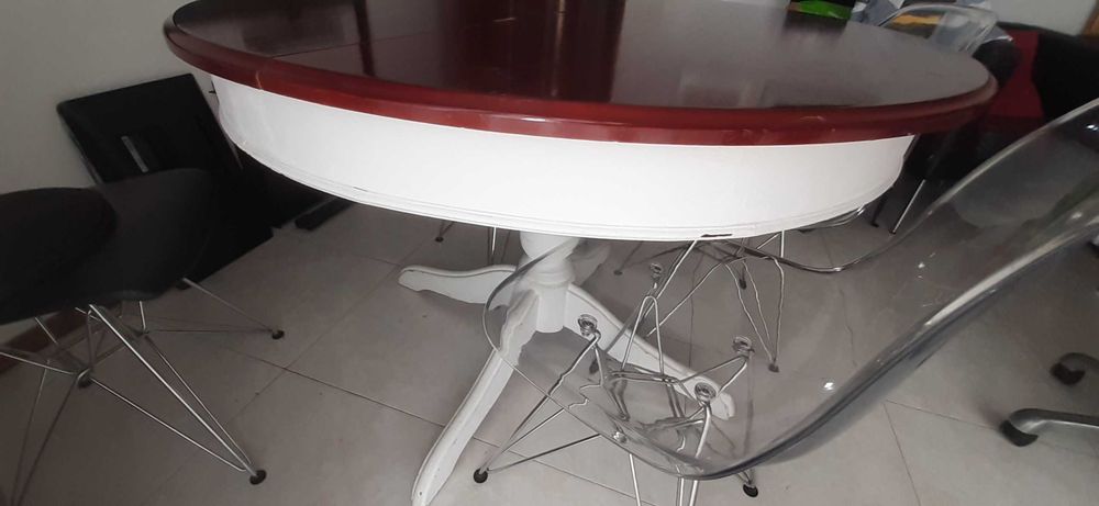 Mesa e Cadeiras de Sala